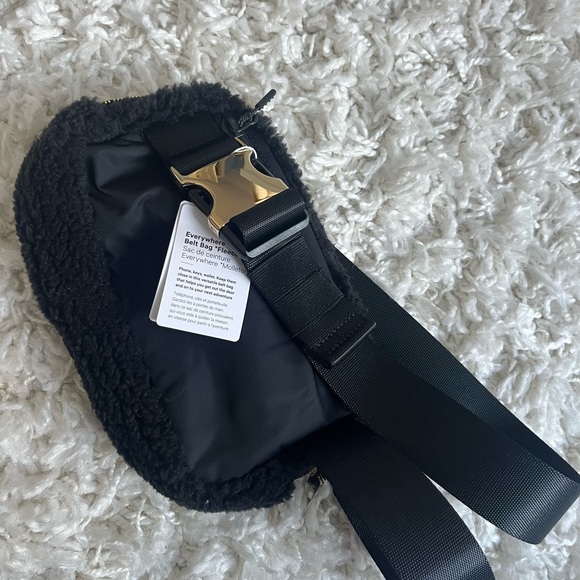 Lululemon athletic Everywhere belt bag - Picture 4 of 4